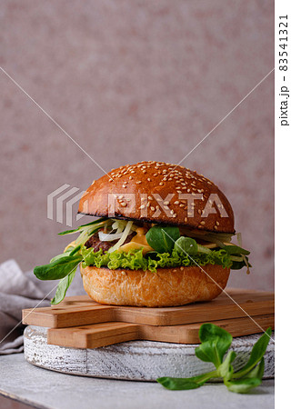 Cheeseburger with beef cutlet and vegetables 83541321