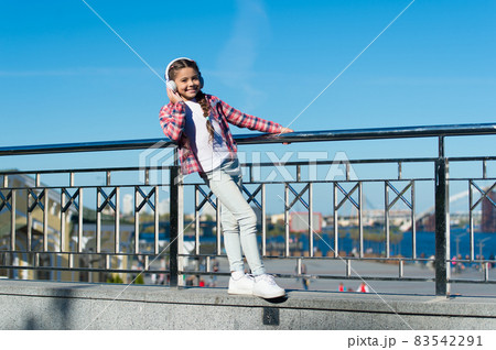 Make your kid happy with best rated kids headphones  83542291