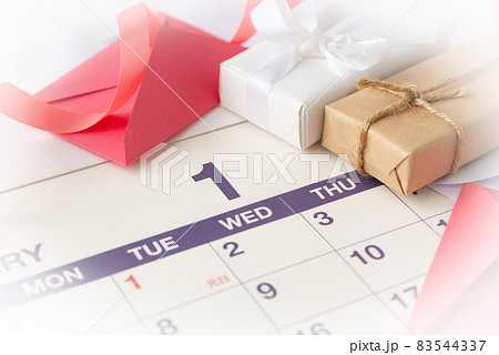 1月のカレンダーとプレゼント ギフト 誕生日 記念日 1月のカレンダーとプレゼント ギフト 誕生日 記念日 83544337