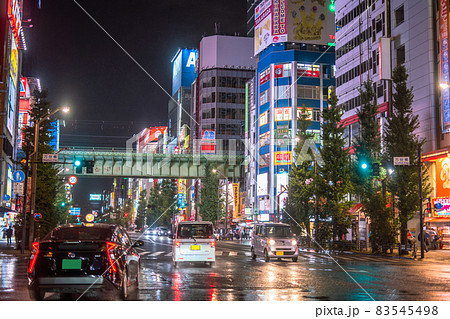 《東京都》秋葉原の電気街・夜の街並み 《東京都》秋葉原の電気街・夜の街並み 83545498