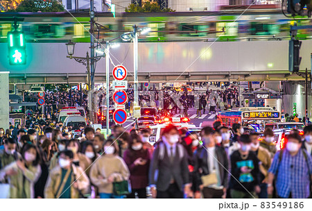 日本の東京都市景観 時短解除後＆ハロ前夜、渋谷は脅威の人流…新たな動線が…奥はス交差点＝10月30日 83549186