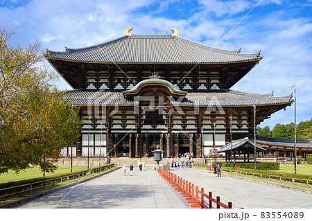 東大寺大仏殿と青空 83554089