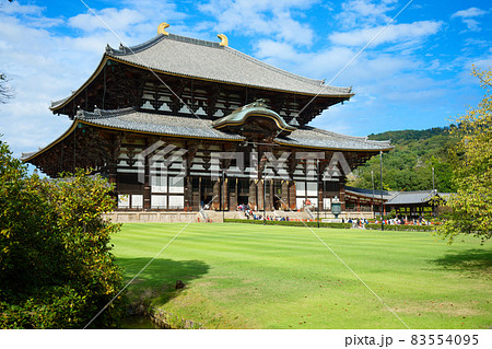 東大寺大仏殿と青空 東大寺大仏殿と青空 83554095