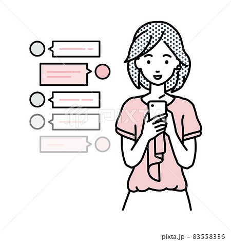 立ってスマートフォンで楽しくチャットで会話するオフィスカジュアルの女性 立ってスマートフォンで楽しくチャットで会話するオフィスカジュアルの女性 83558336