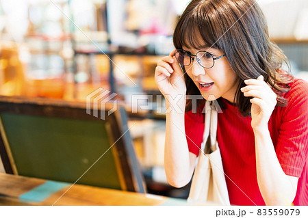 女性 ショッピング 買い物 ライフスタイル カジュアル 女性 ショッピング 買い物 ライフスタイル カジュアル 83559079