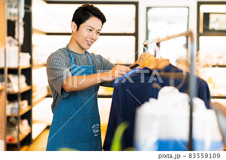店員　アルバイト　接客　アパレル　カジュアル 83559109