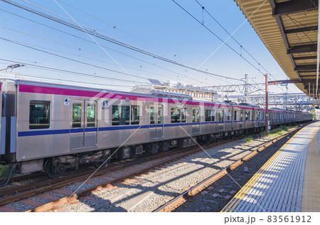 京王線　新宿行き　回送　電車　高幡不動駅　京王　5000系　京王5000系　京王ライナー　 83561912