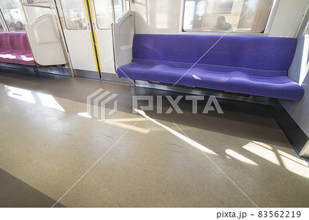 京王線　優先席　ブルー　車内　座席　ドア　電車内 83562219