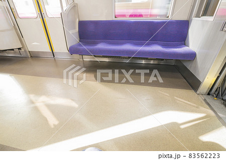 京王線　優先席　ブルー　車内　座席　ドア　電車内 83562223