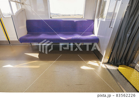 京王線　優先席　ブルー　車内　座席　ドア　電車内 83562226