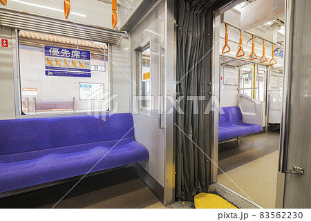 京王線　優先席　ブルー　車内　座席　ドア　電車内 83562230