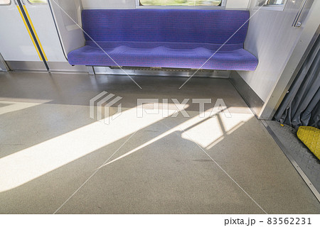 京王線 優先席 ブルー 車内 座席 ドア 電車内 京王線 優先席 ブルー 車内 座席 ドア 電車内 83562231