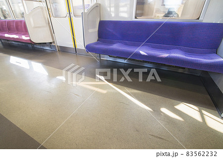 京王線　優先席　ブルー　車内　座席　ドア　電車内 83562232