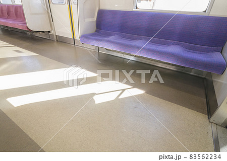 京王線　優先席　ブルー　車内　座席　ドア　電車内 83562234