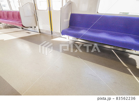 京王線　優先席　ブルー　車内　座席　ドア　電車内 83562236