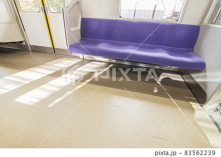 京王線　優先席　ブルー　車内　座席　ドア　電車内 83562239