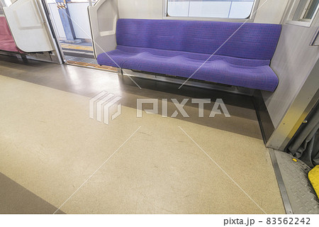 京王線 優先席 ブルー 車内 座席 ドア 電車内 京王線 優先席 ブルー 車内 座席 ドア 電車内 83562242
