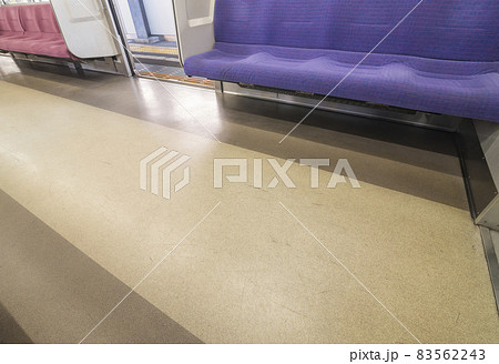 京王線　優先席　ブルー　車内　座席　ドア　電車内 83562243