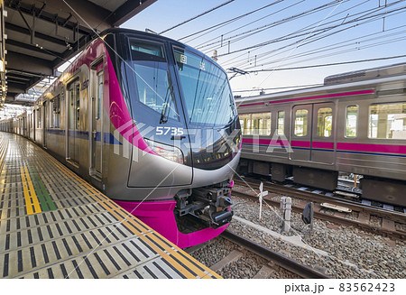 京王線　新宿行き　回送　電車　高幡不動駅　京王　5000系　京王5000系　京王ライナー　 83562423