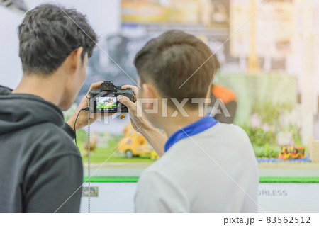 People testing professional photography cameras at.Trade show on photography equipment. Selective focus on camera. People testing professional photography cameras at.Trade show on photography equipment. Selective focus on camera. 83562512
