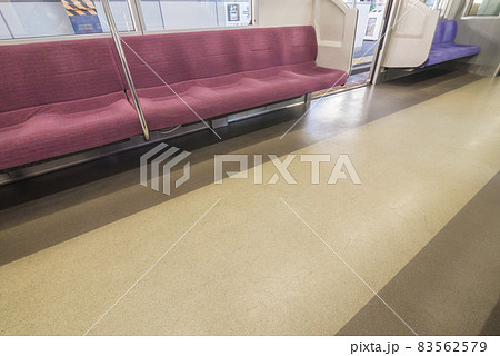 京王線　新宿行き　府中駅　府中駅ホーム　車内　座席　ドア 83562579