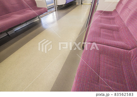 京王線　新宿行き　府中駅　府中駅ホーム　車内　座席　ドア 83562583