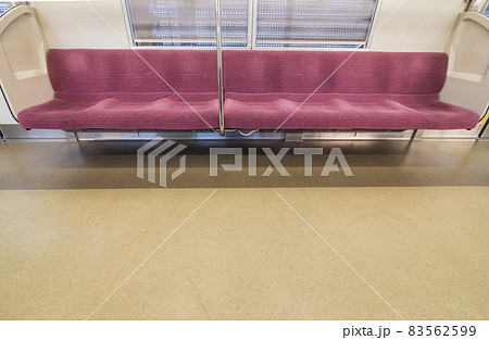 京王線　新宿行き　府中駅　府中駅ホーム　車内　座席　ドア 83562599