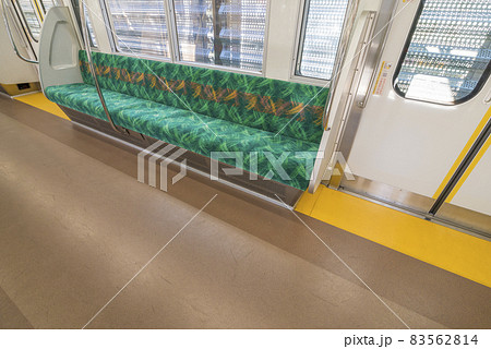 京王線 新宿行き 府中駅 府中駅ホーム 車内 座席 ドア 京王線 新宿行き 府中駅 府中駅ホーム 車内 座席 ドア 83562814