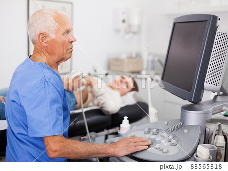 doctor examination pregnant woman doctor examination pregnant woman 83565318