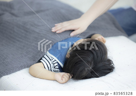 寝かしつけ 寝かしつけ 83565328