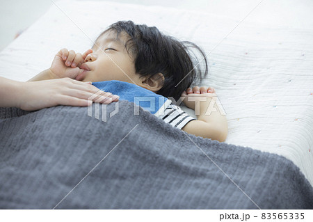 寝かしつけ 寝かしつけ 83565335