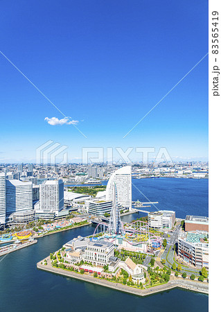 【神奈川県】爽やかな青空と横浜の街並み 83565419