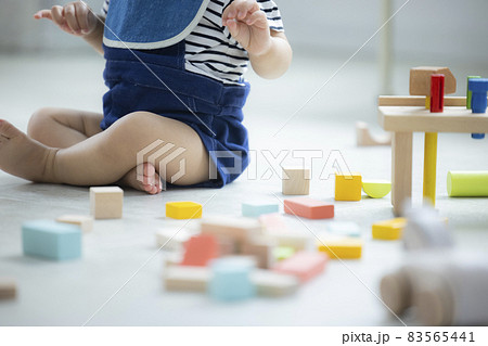 子供のおもちゃ 83565441