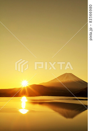 謹賀新年　富士山と初日の出 83566980