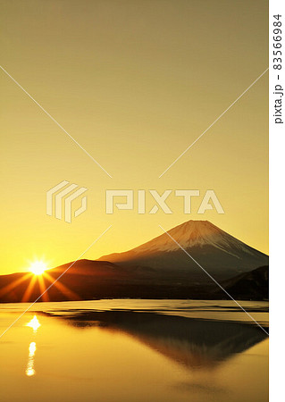 謹賀新年 富士山と初日の出 謹賀新年 富士山と初日の出 83566984