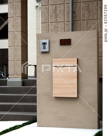 戸建て住宅の玄関 戸建て住宅の玄関 83567399