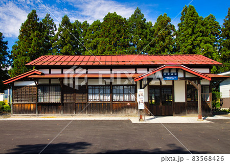 羽前成田駅（山形県・フラワー長井線・木造無人駅） 83568426