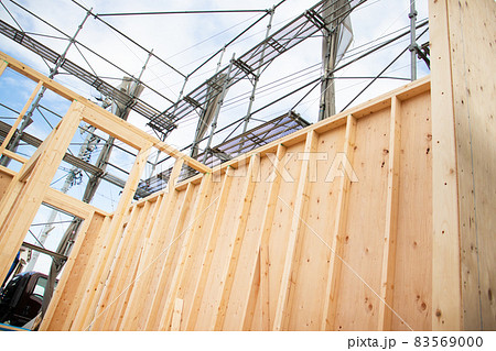 建築途中の一軒家 83569000