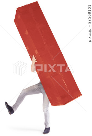 Man carrying a oversized red cardboard box 83569101