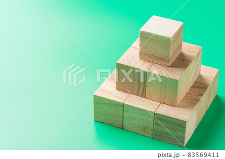積み木ブロック　ピラミッド 83569411
