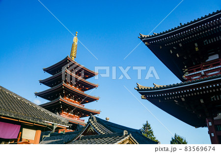 東京　浅草寺　宝蔵門と五重塔 83569674