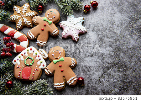 Homemade gingerbread cookies border with copy space on dark background Homemade gingerbread cookies border with copy space on dark background 83575951