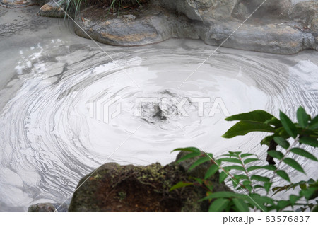 大分県　別府市　鬼石坊主地獄 83576837