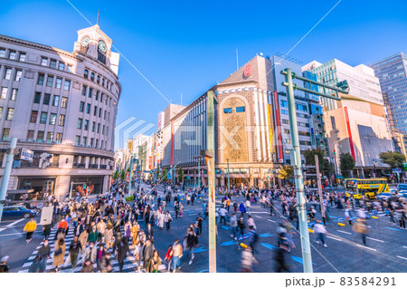 日本の東京都市景観 時短解除後・初の週末…ホコ天の銀座は脅威の人流…=10月30日 日本の東京都市景観 時短解除後・初の週末…ホコ天の銀座は脅威の人流…=10月30日 83584291