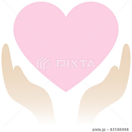 両手で大切にハートを持つ手 両手で大切にハートを持つ手 83586998