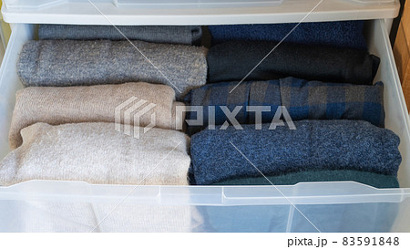 衣替えイメージ。服の整頓。 衣替えイメージ。服の整頓。 83591848
