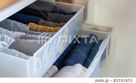 衣替えイメージ。服の整頓。 83591855