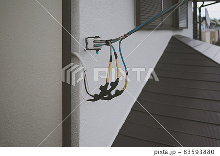 住宅への電線引込 住宅への電線引込 83593880