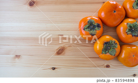 秋の味覚｜柿 83594898