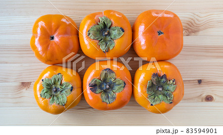 秋の味覚｜柿 83594901